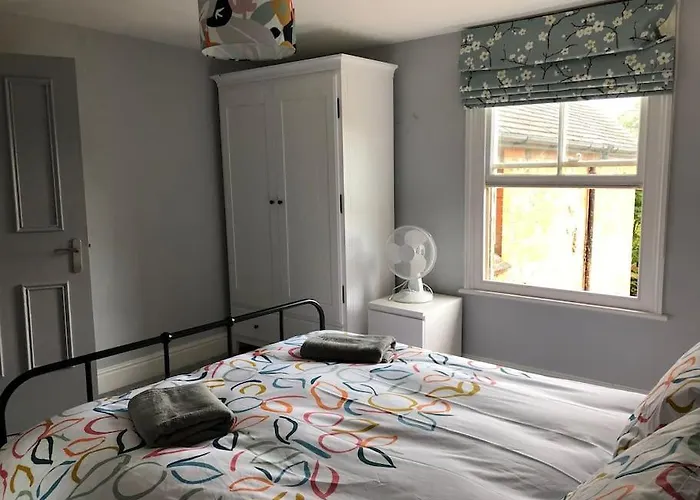 Luxury 6 Bedroom Retreat In Stratford Upon Avon