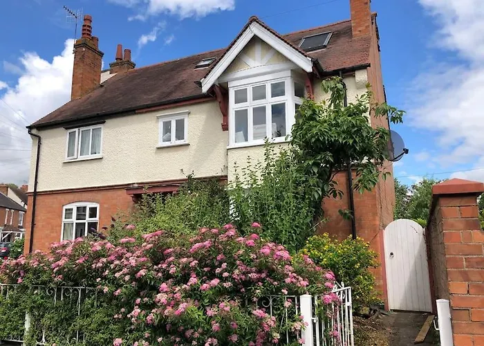 Luxury 6 Bedroom Retreat In Stratford Upon Avon