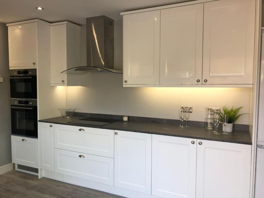Villa Luxury 6 Bedroom Retreat In Upon Avon *