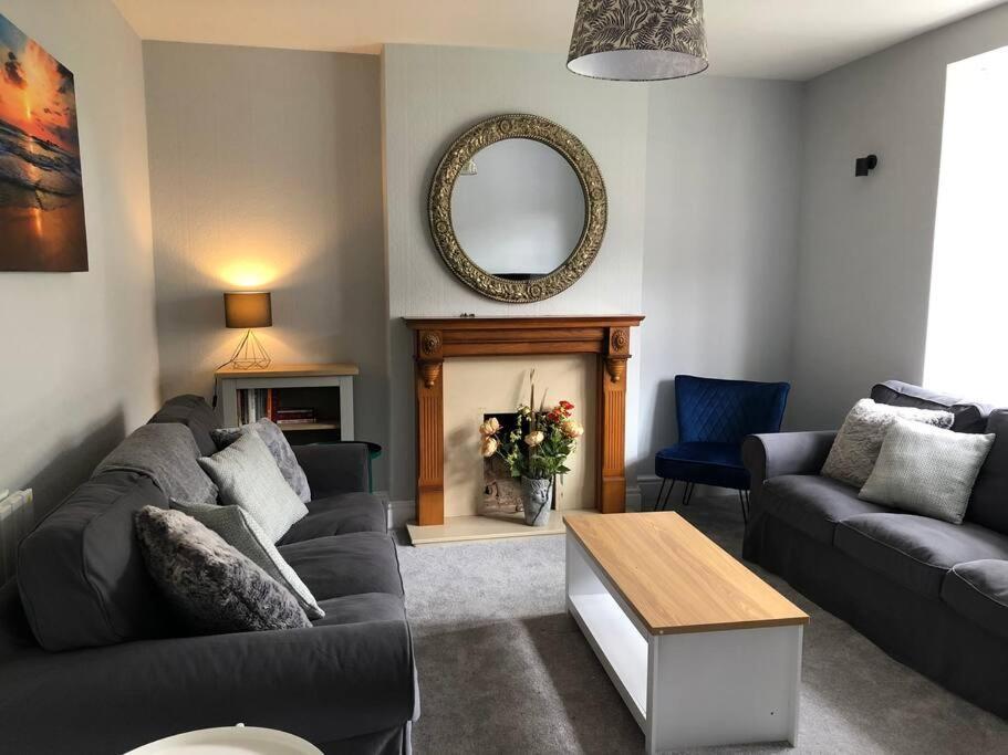 Luxury 6 Bedroom Retreat In Upon Avon Villa
