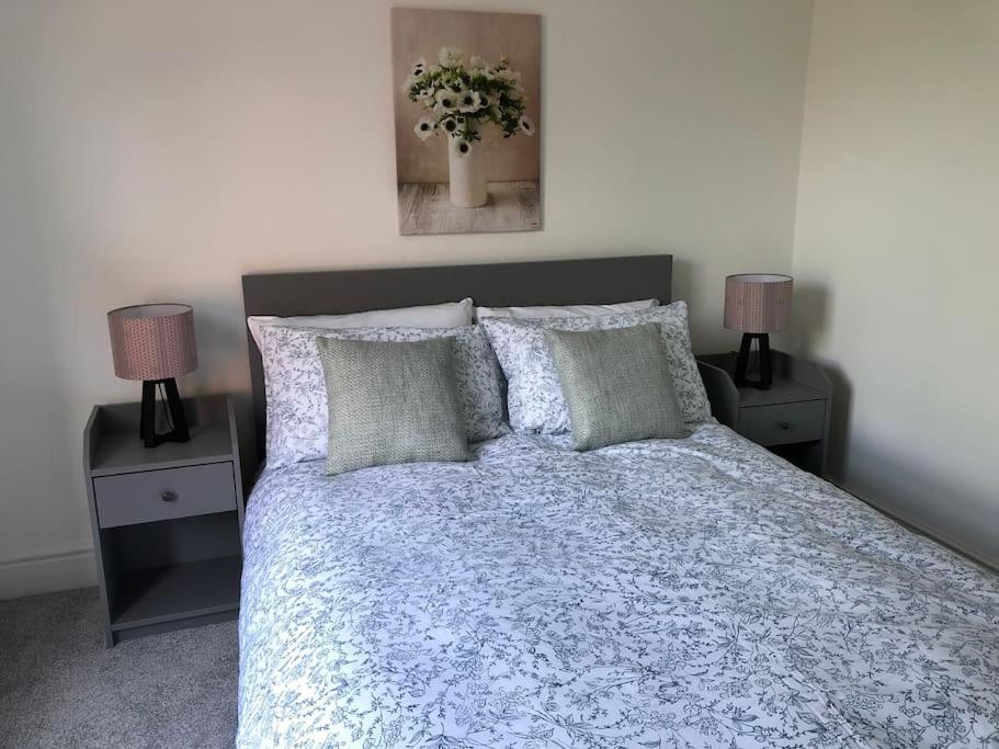 Luxury 6 Bedroom Retreat In Upon Avon Villa *